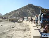 阿富汗东部建筑营地遇袭６７人死伤