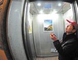 长沙老人义务检查11个小区电梯3年 无伤人事故发生