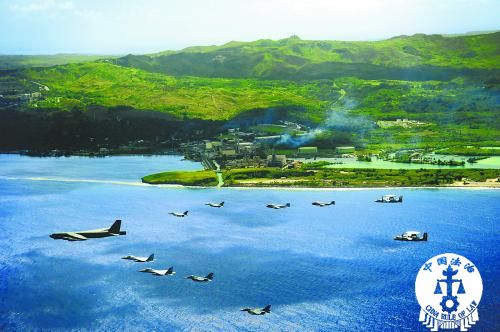 美国空军飞行编队在关岛进行演习的资料图片