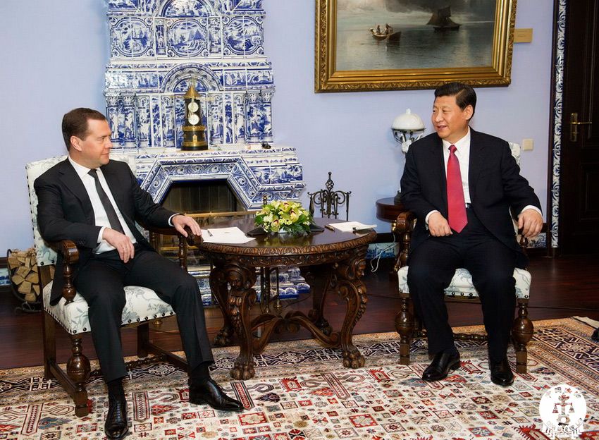     3月23日，国家主席习近平在莫斯科会见俄罗斯总理梅德韦杰夫。  新华社记者 黄敬文 摄 