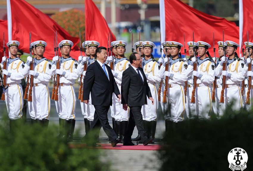 4月25日，中国国家主席习近平在北京举行仪式欢迎法国总统弗朗索瓦?奥朗德访华。 新华社记者 谢环驰 摄 
