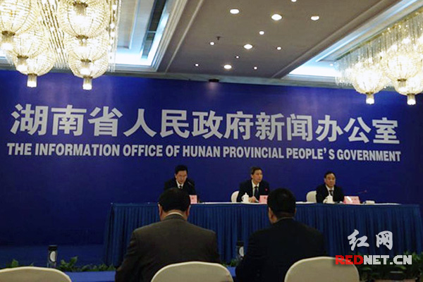 3月27日，湖南省人民政府新闻办召开新闻发布会，介绍新的《湖南省实施〈工伤保险条例〉办法》立法背景、主要内容等。