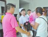 安阳女童被爆米花卡喉窒息 女护士救人后悄然离开