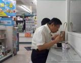 柯文哲便利店吃泡面 民众:好歹也加个茶叶蛋(图)