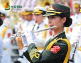 中国阅兵整齐威武多数国人都开心 掌声压倒调侃
