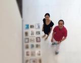 张艺谋夫妻整理家庭照片 儿女奖状挂满墙