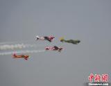 2015郑州航展开幕 海内外“大鸟”上演空中嘉年华