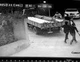 4名男子蒙面冲入村委会院内砍伤村干部