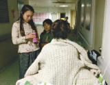 孕妇武汉地铁列车上生女 双胞胎不幸夭折
