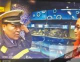 大鱼从水缸跳出将选鱼女子差点砸晕