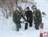 黑龙江一男子被雪中野猪夹夹伤 边防成功解救