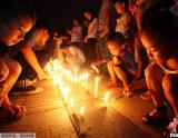 温州市民聚集广场为遇难者祈福